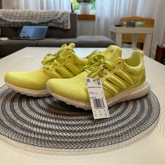 Brand New Women’s Adidas Ultra Boost Neon Yellow 5.0 Sneakers size 6.5 - Picture 3 of 13